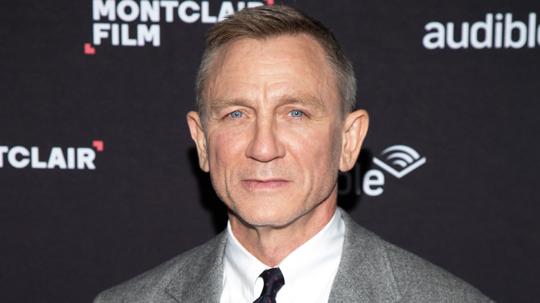 Daniel Craig posant à l'événement