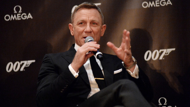 Daniel Craig s'exprimant lors de l'événement