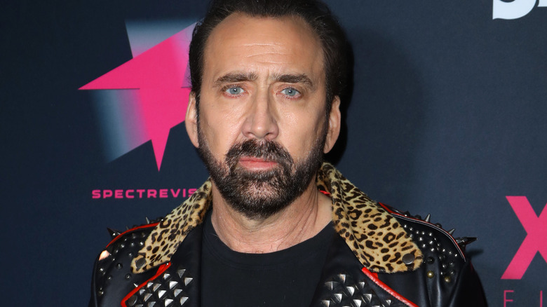 Nicolas Cage posant 