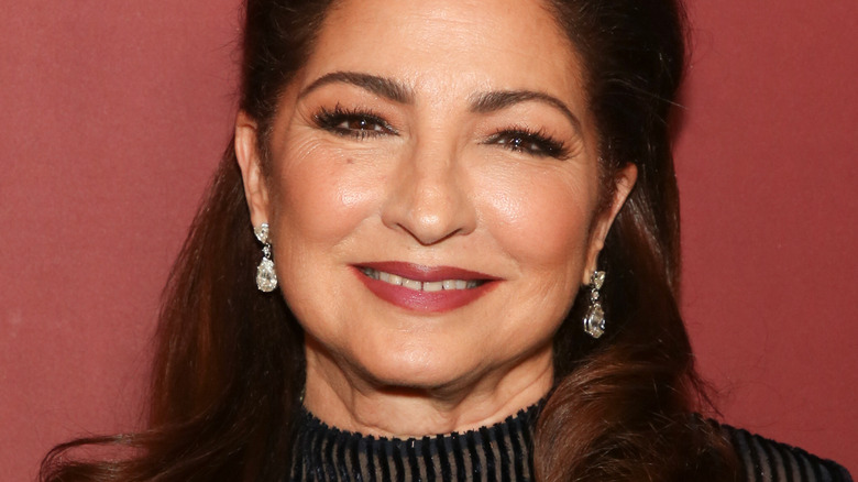 Gloria Estefan souriante 