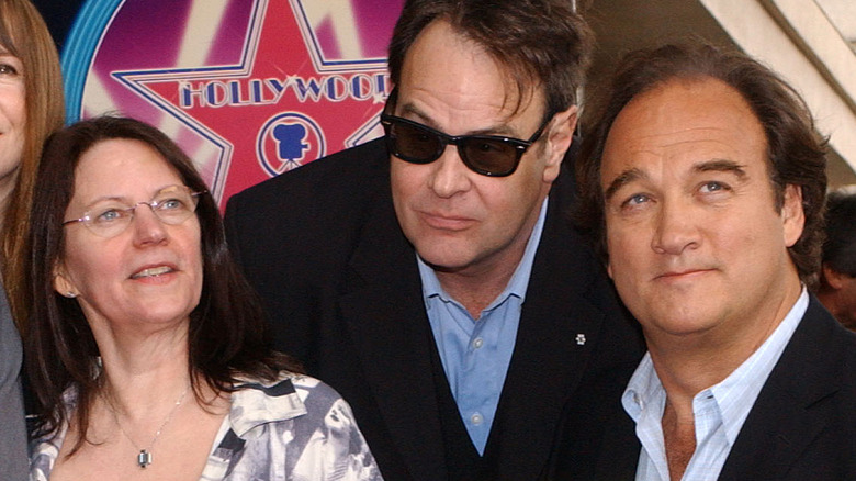 Judy Belushi, Jim Belushi et Dan Aykroyd acceptant l'étoile du Walk of Fame de John Belushi