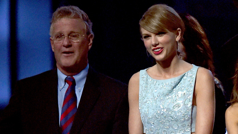 Scott Swift et Taylor Swift sur scène 