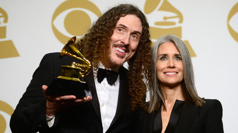 Suzanne et Al Yankovic sourient