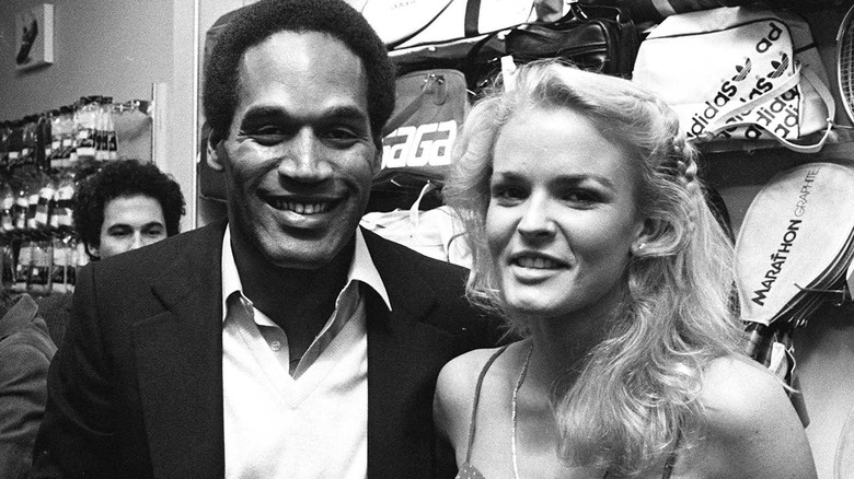 Nicole Brown Simpson posant avec OJ Simpson