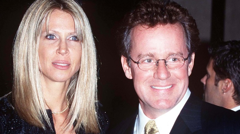 Phil Hartman et Brynn Omdahl souriant