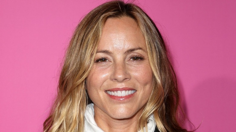 Maria Bello souriante