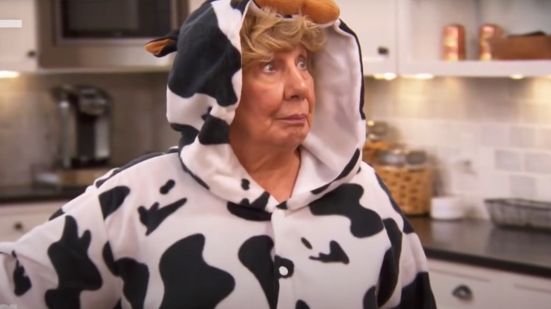 Nanny Faye dans une combinaison de vache