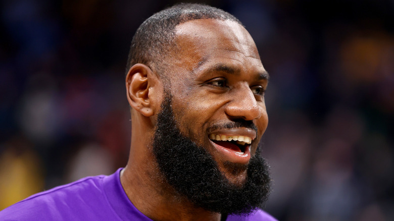 LeBron James souriant