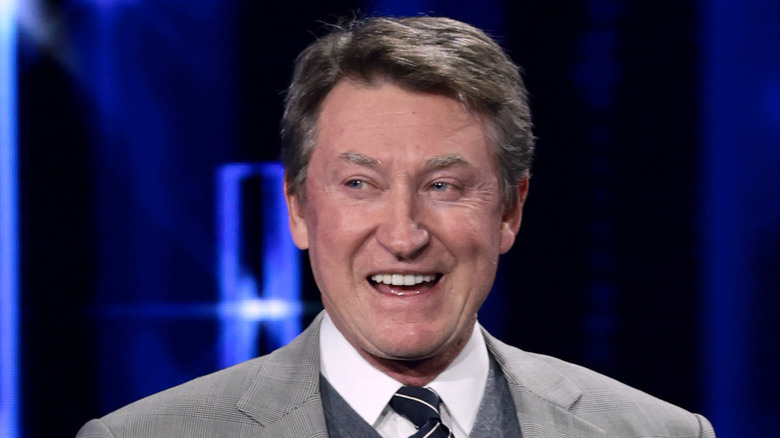 Wayne Gretzky souriant