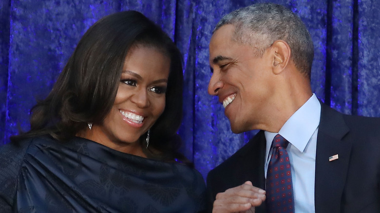 Michelle et Barack Obama sourient