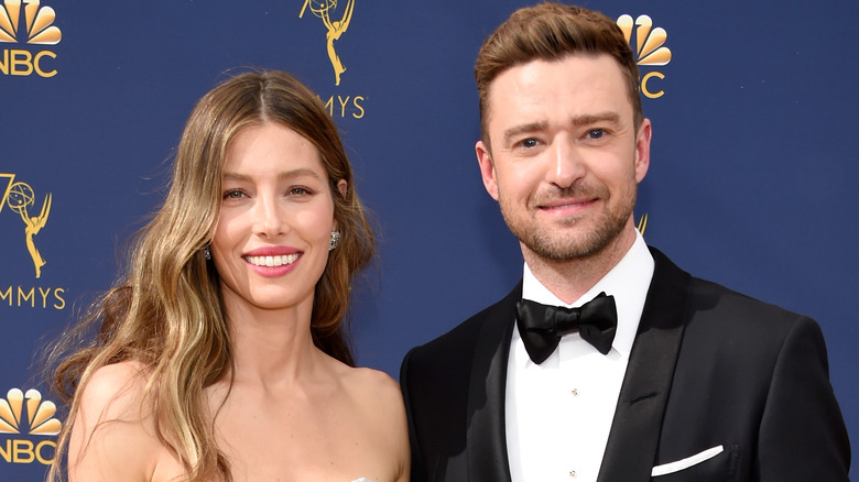  Jessica Biel souriante avec Justin Timberlake