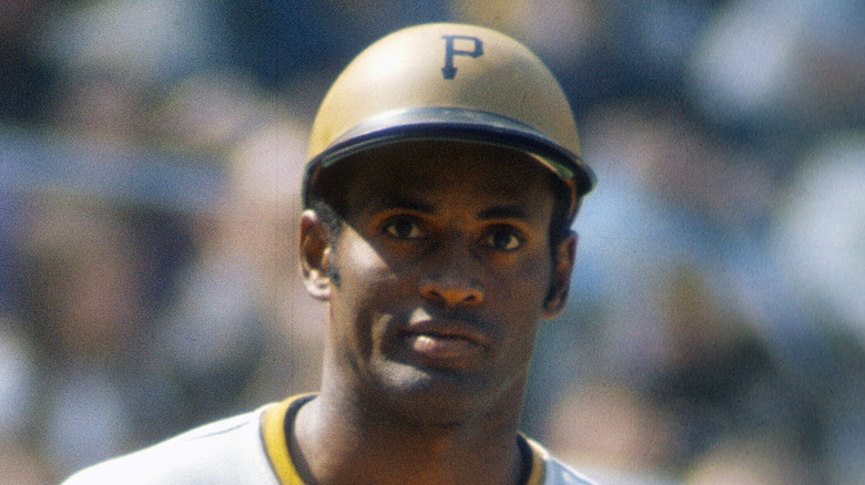 Roberto Clemente jouant au base-ball