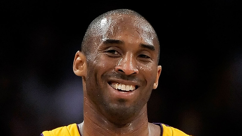 Kobe Bryant joue au basket