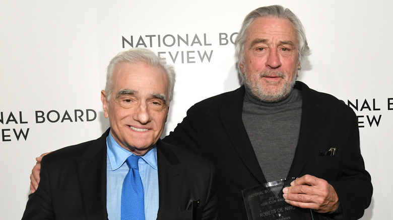 Rober De Niro et Martin Scorsese posant ensemble, tous deux souriants