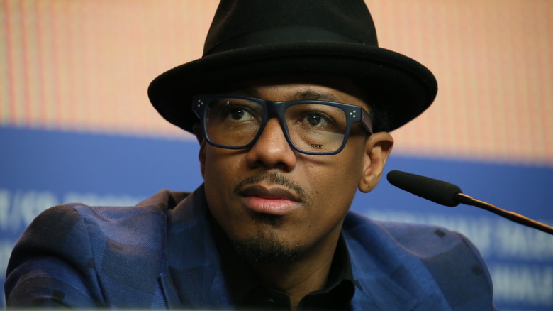 Nick Cannon s'exprimant lors d'un événement