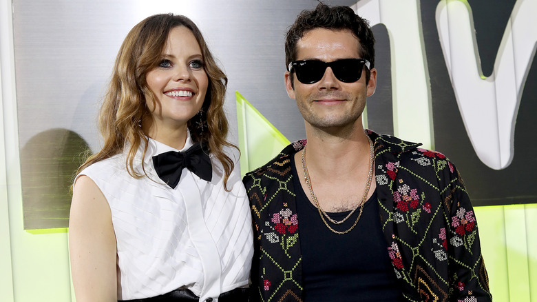 Sarah Ramos, posant avec Dylan O'Brien