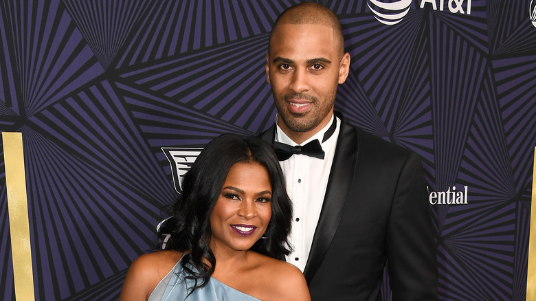 Ime Udoka et Nia Long souriant et posant ensemble