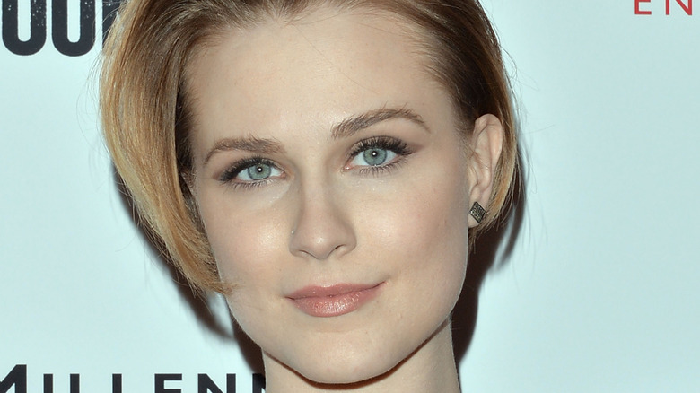 Evan Rachel Wood aux cheveux blonds courts