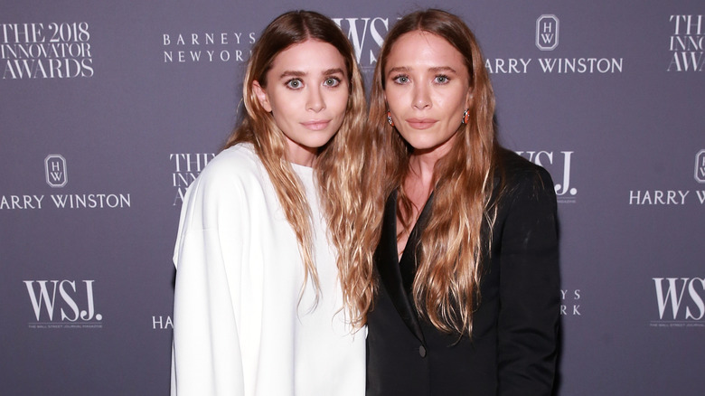 Mary-Kate et Ashley Olsen lors d'un événement