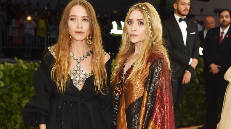 Mary-Kate et Ashley Olsen sur le tapis rouge