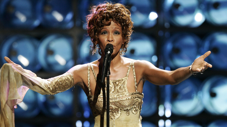 Whitney Houston chante