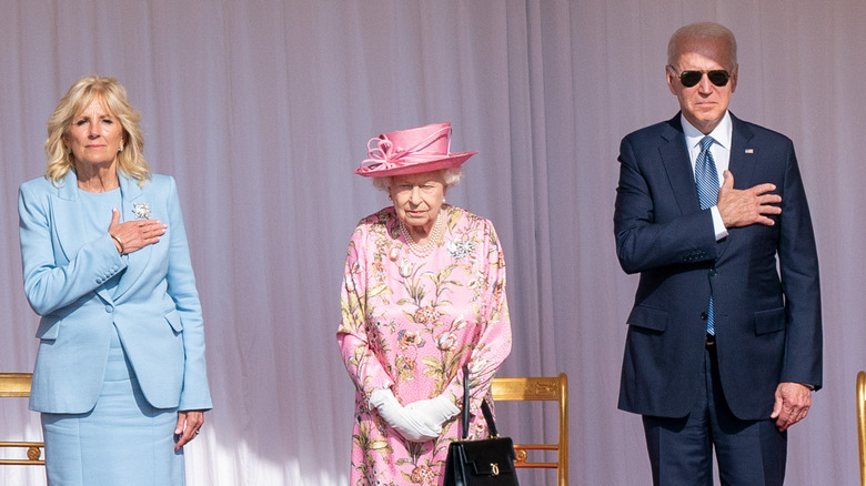 Les Bidens et la reine Elizabeth II