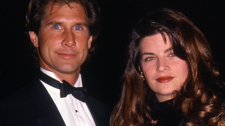 Kirstie Alley posant avec Parker Stevenson