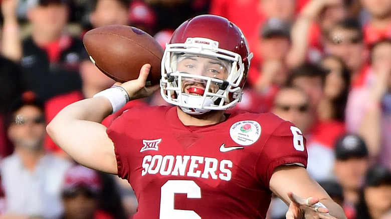 Baker Mayfield joue au football pour l'Oklahoma