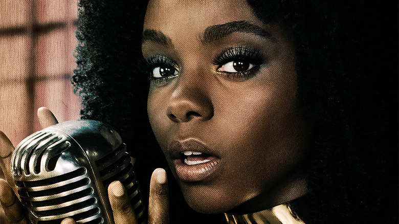 Ashleigh Murray avec micro