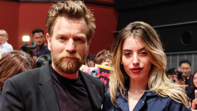 Ewan McGregor posant avec sa fille, Clara