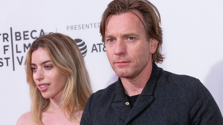 Ewan McGregor posant avec Clara McGregor