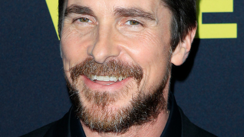 Christian Bale avec un grand sourire