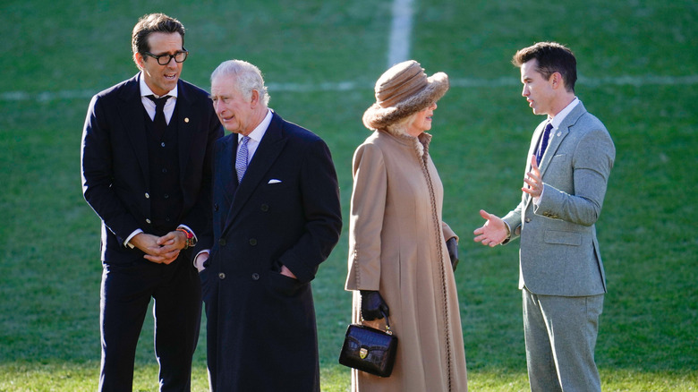 Ryan Reynolds, le roi Charles, la reine Camilla et Rob McElhenney