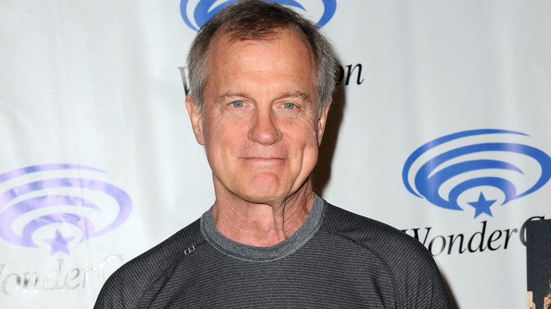 Stephen Collins souriant