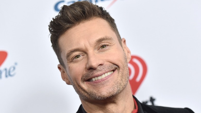 Ryan Seacrest souriant