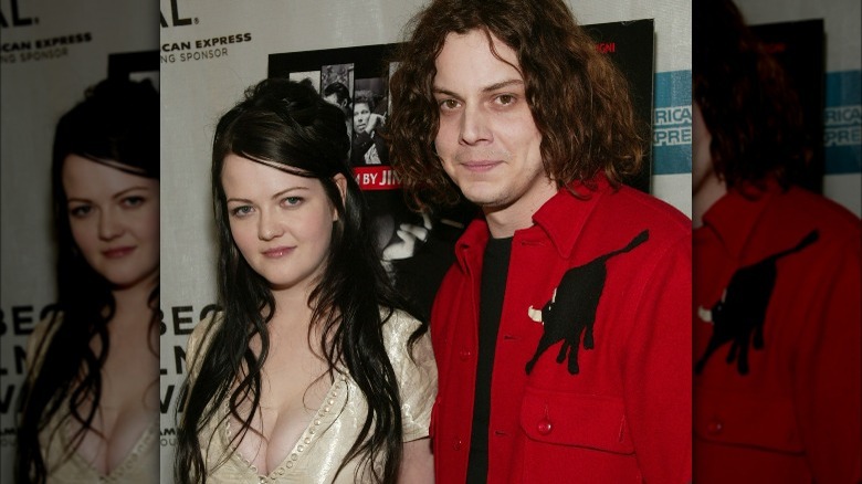 Jack White et Meg White posant ensemble