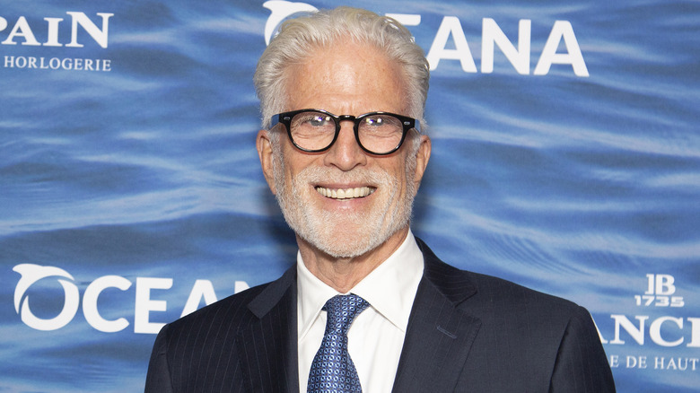 Ted Danson souriant