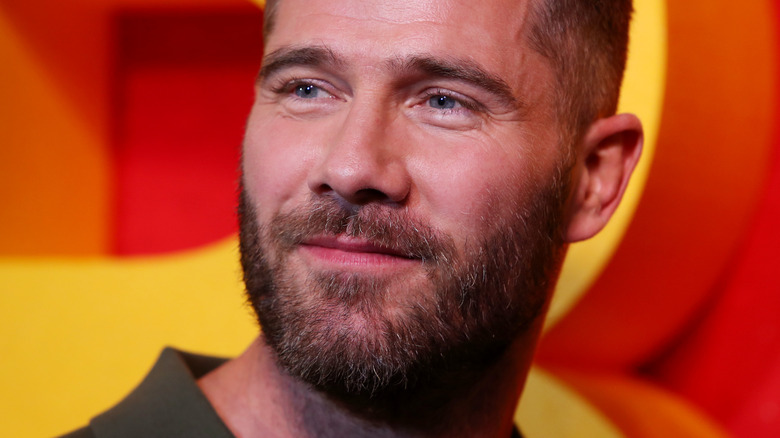 La barbe de Luke Macfarlane