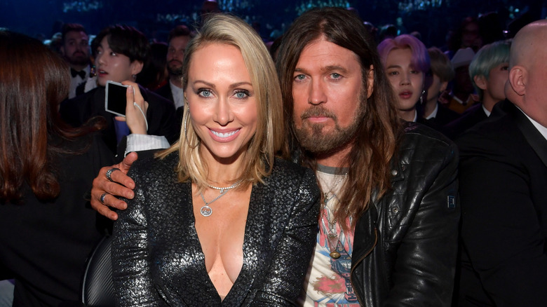 Billy Ray Cyrus et Tish Cyrus souriant