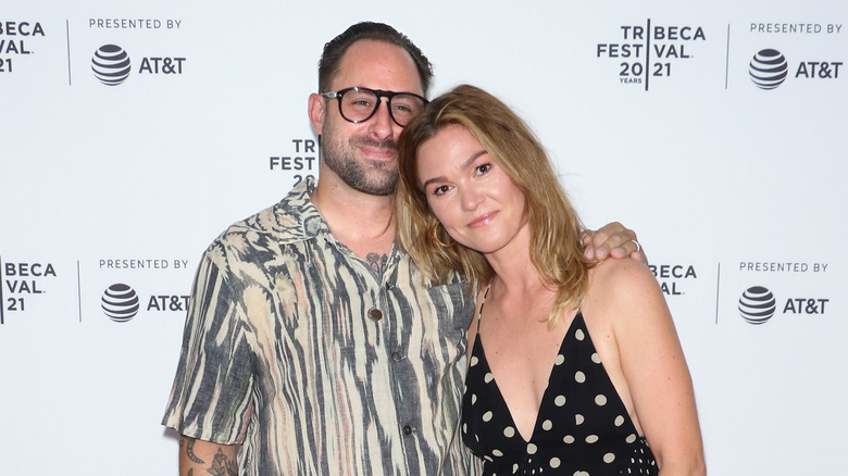 Julia Stiles posant avec son mari Preston Cook