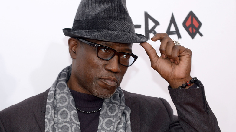 Wesley Snipes tire son chapeau