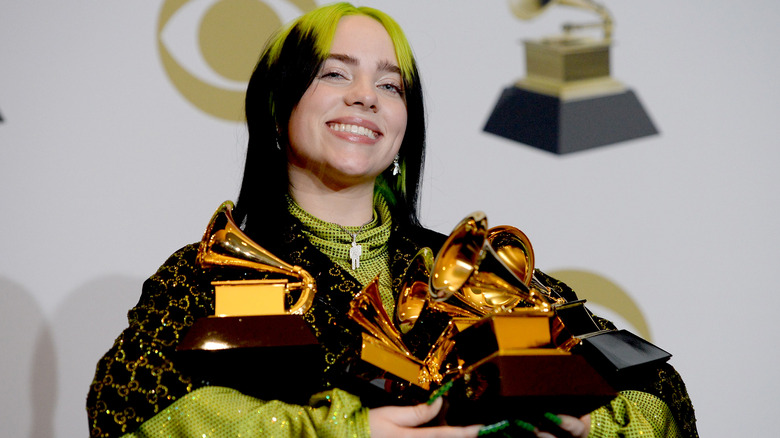 Billie Eilish avec plusieurs Grammys