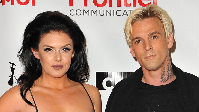 Aaron Carter posant avec Madison Parker