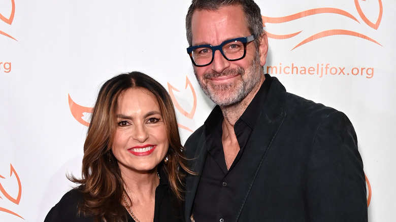 Mariska Hargitay et Peter Hermann lors d'un événement