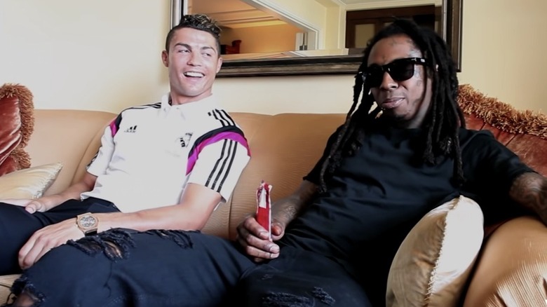 Cristiano Ronaldo assis à côté de Lil Wayne