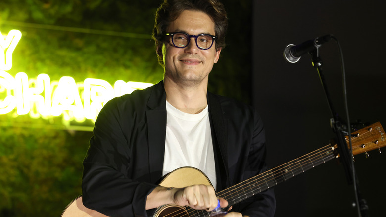 John Mayer en train de jouer