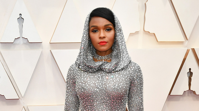 Janelle Monae posant lors d'une remise de prix