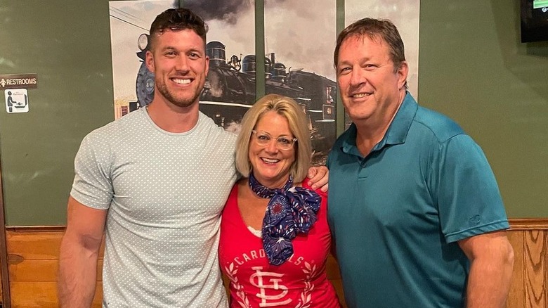 Clayton Echard avec ses parents