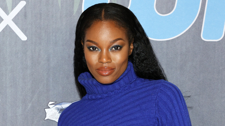  Eugena Washington en bleu