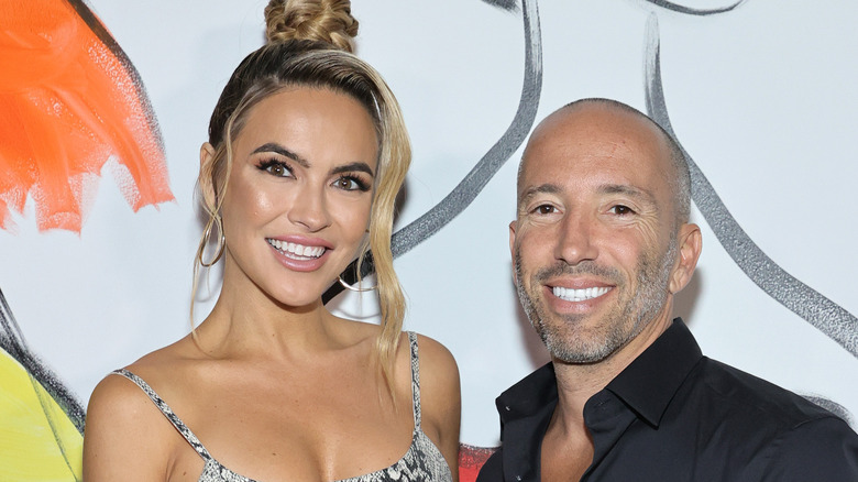 Chrishell Stause pose avec Jason Oppenheim